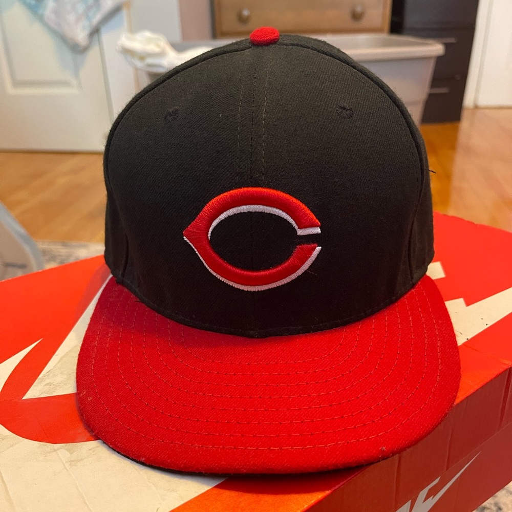 Cincinnati Reds Fitted Hat